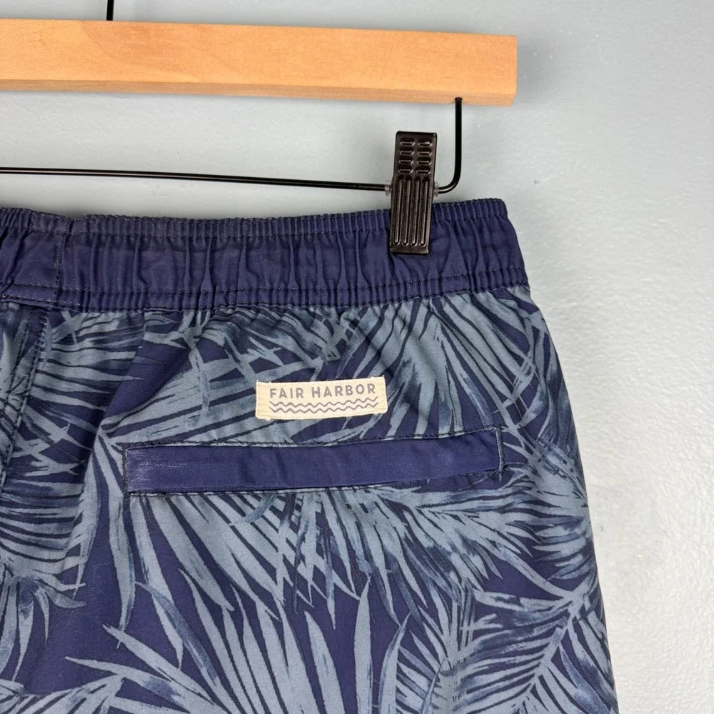 Fair Harbor Men Medium Blue Palm Leaf Floral Lined Swim Trunks 7.5